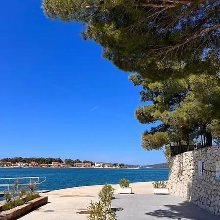 Apartman Lamore Brodarica