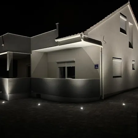 Lamore * Brodarica (Sibenik-Knin)