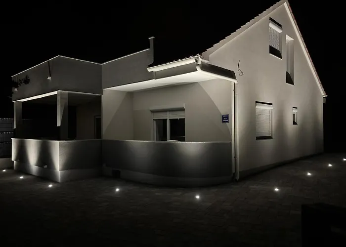 Lamore * Brodarica (Sibenik-Knin)